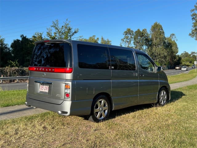 2005 Nissan Elgrand JDM car for sale — photo 6 of 15