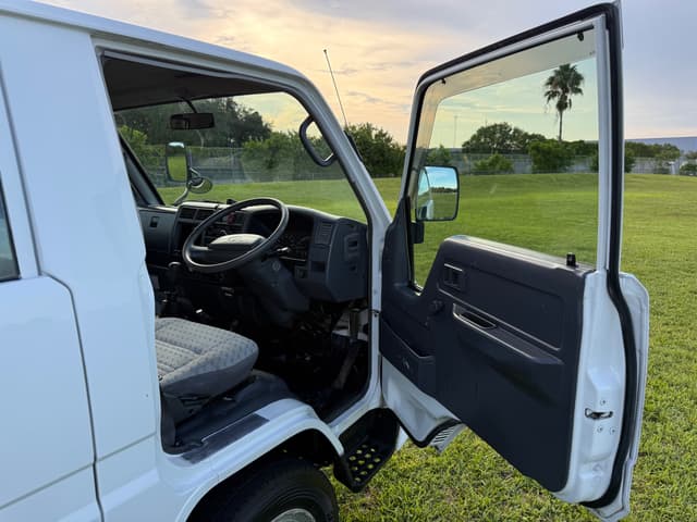 2001 Toyota Toyoace JDM car for sale — photo 18 of 24