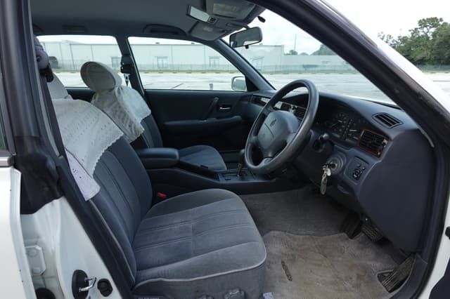1998 Toyota Crown JDM car for sale — photo 11 of 17