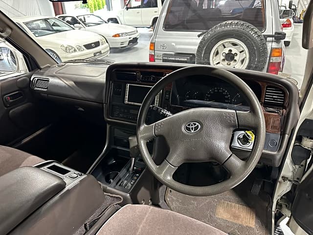 2000 Toyota HiAce JDM car for sale — photo 14 of 18