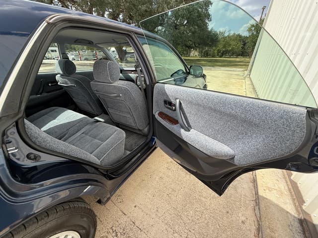 1998 Toyota Crown JDM car for sale — photo 14 of 21