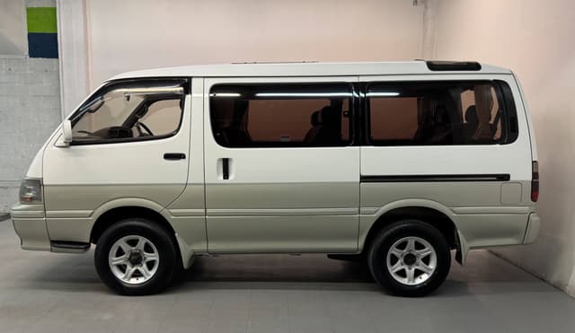 1995 Toyota HiAce JDM car for sale — photo 2 of 5