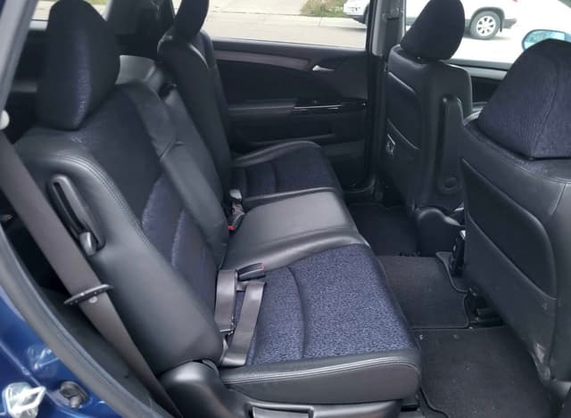 2005 Honda Odyssey JDM car for sale — photo 11 of 12