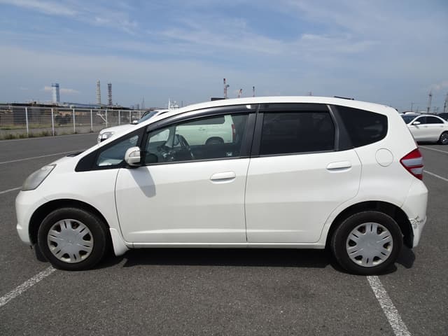 2007 Honda Fit JDM car for sale — photo 2 of 10