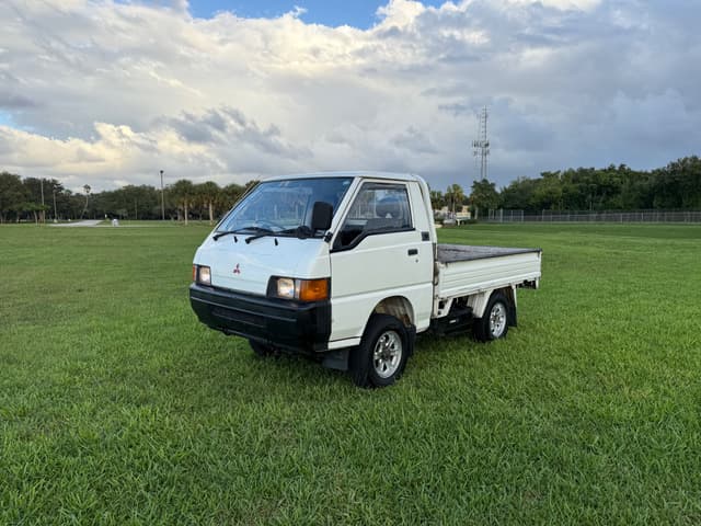 1994 Mitsubishi Delica JDM car for sale — photo 2 of 25