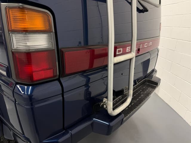 1993 Mitsubishi Delica JDM car for sale — photo 11 of 25