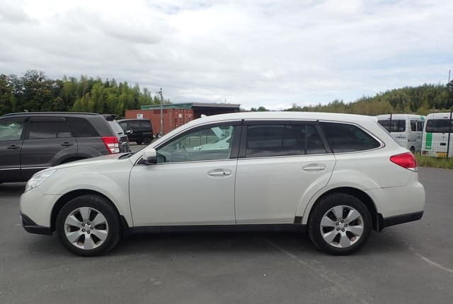 2011 Subaru Outback JDM car for sale — photo 2 of 25