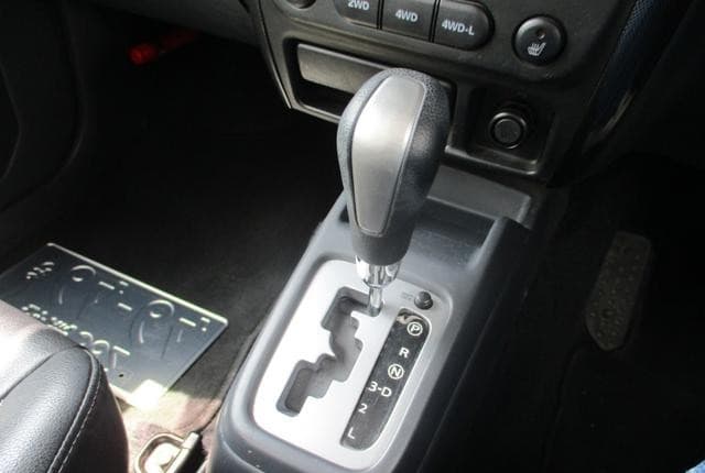 2010 Suzuki Jimny JDM car for sale — photo 19 of 25