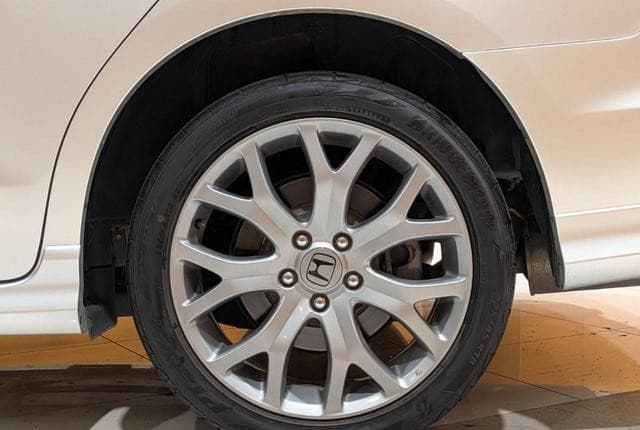2011 Honda Odyssey JDM car for sale — photo 16 of 25