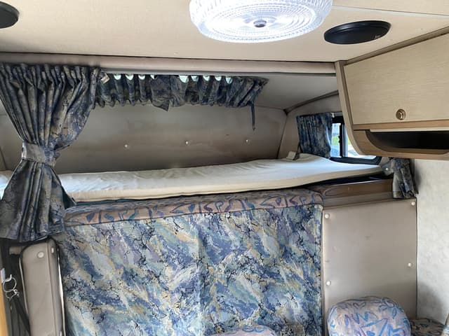 1996 Isuzu Elf JDM car for sale — photo 15 of 18
