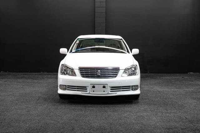2005 Toyota Crown JDM car for sale — photo 9 of 18