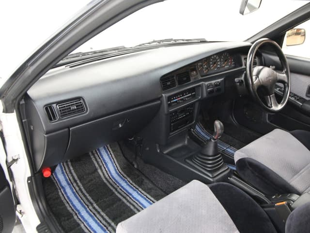 1987 Nissan Bluebird JDM car for sale — photo 15 of 25