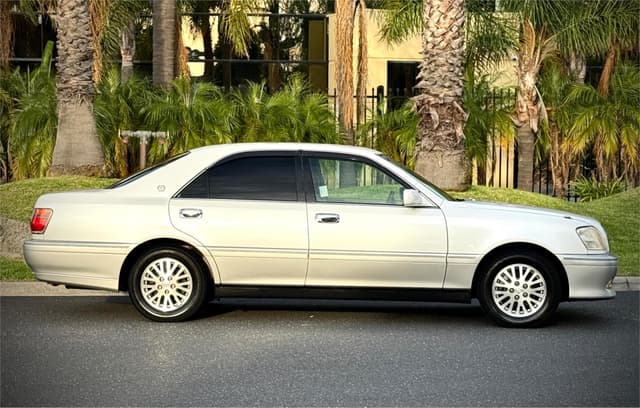 1999 Toyota Crown JDM car for sale — photo 4 of 10