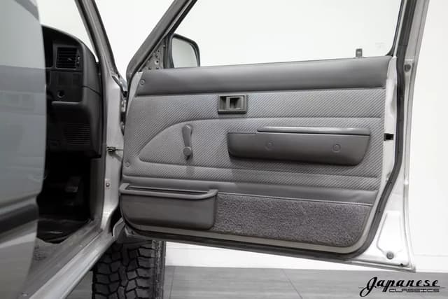 1990 Toyota Hilux JDM car for sale — photo 21 of 25