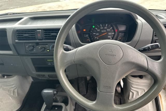 2004 Mitsubishi Minicab JDM car for sale — photo 16 of 25