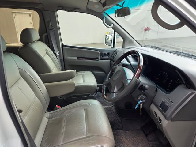 2000 Nissan Elgrand JDM car for sale — photo 10 of 16