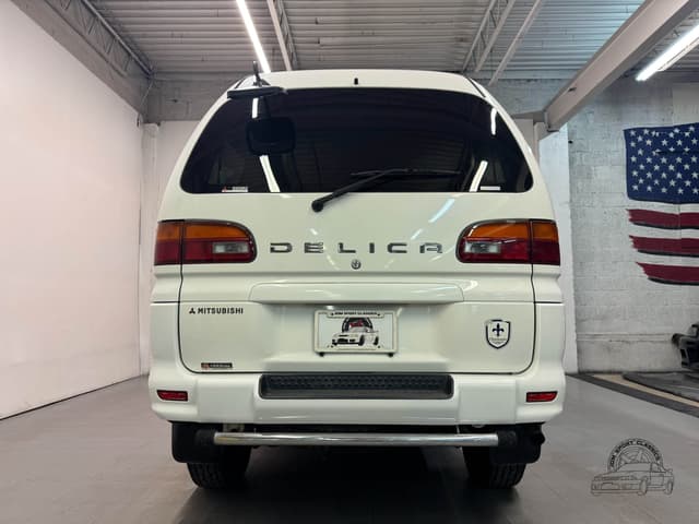 2000 Mitsubishi Delica JDM car for sale — photo 18 of 25