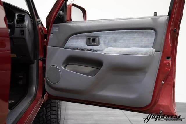 1996 Toyota Hilux Surf JDM car for sale — photo 18 of 25