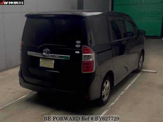 2010 Toyota Noah JDM car for sale — photo 2 of 8