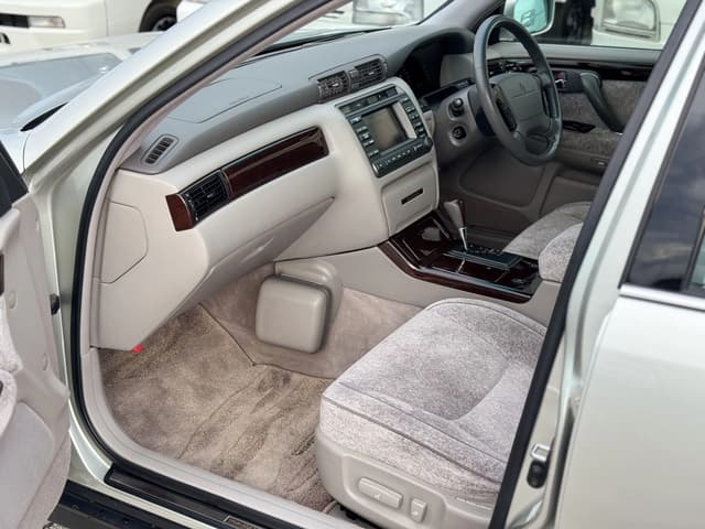 2000 Toyota Majesta JDM car for sale — photo 8 of 25