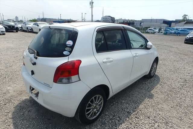 2009 Toyota Vitz JDM car for sale — photo 4 of 25