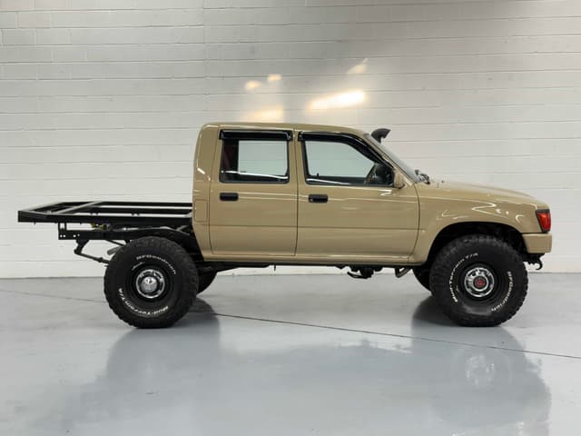 1991 Toyota Hilux JDM car for sale — photo 4 of 25