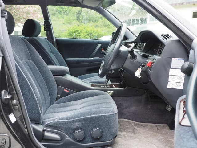 1995 Toyota Crown JDM car for sale — photo 8 of 17