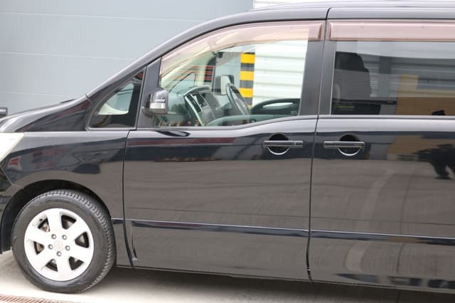 2009 Nissan Serena JDM car for sale — photo 21 of 25