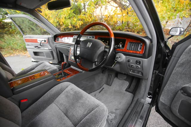 Toyota Century JDM car for sale — photo 6 of 10