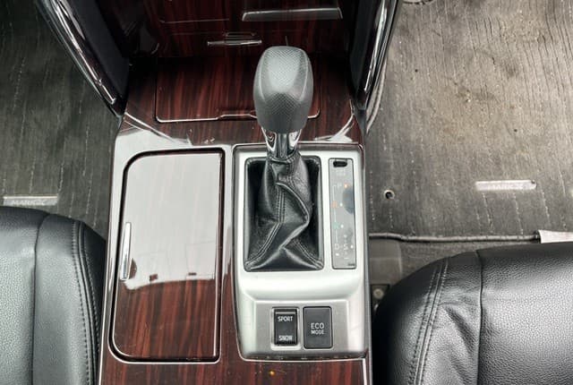 2009 Toyota Mark X JDM car for sale — photo 16 of 25