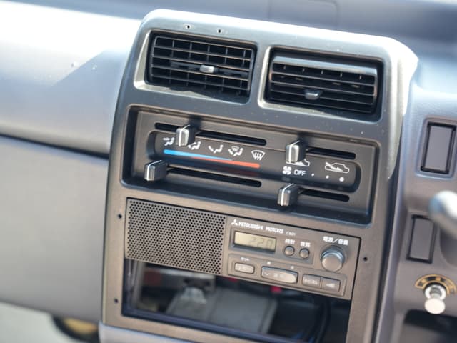 1998 Mitsubishi Minicab JDM car for sale — photo 9 of 13