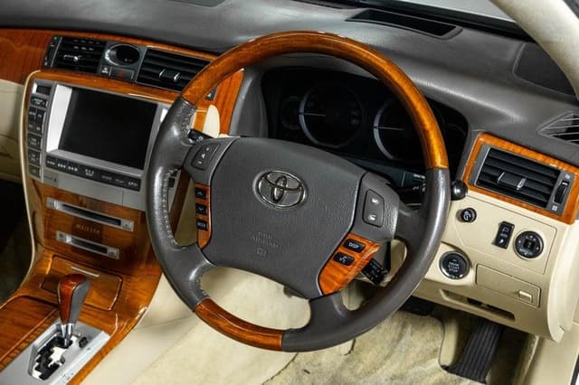 2005 Toyota Majesta JDM car for sale — photo 16 of 19