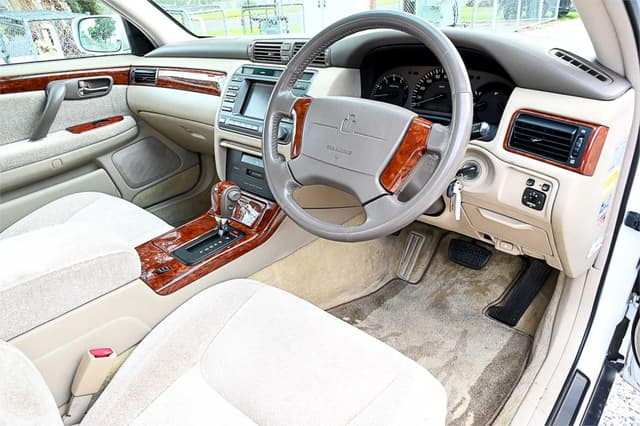 1999 Toyota Crown JDM car for sale — photo 15 of 20