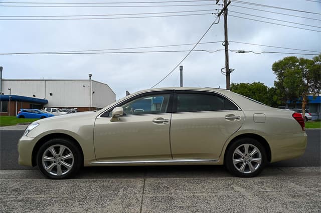2009 Toyota Majesta JDM car for sale — photo 8 of 25