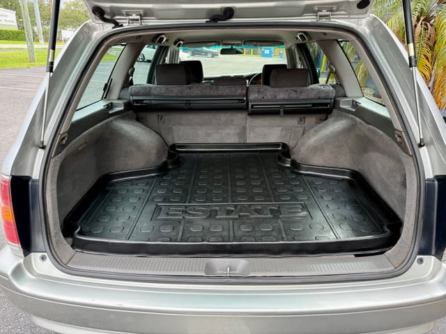2001 Toyota Crown JDM car for sale — photo 21 of 23