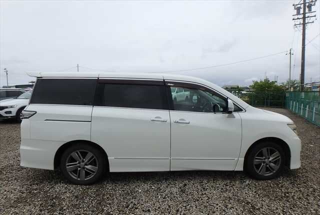 2011 Nissan Elgrand JDM car for sale — photo 5 of 25