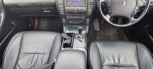 2005 Toyota Crown JDM car for sale — photo 9 of 12
