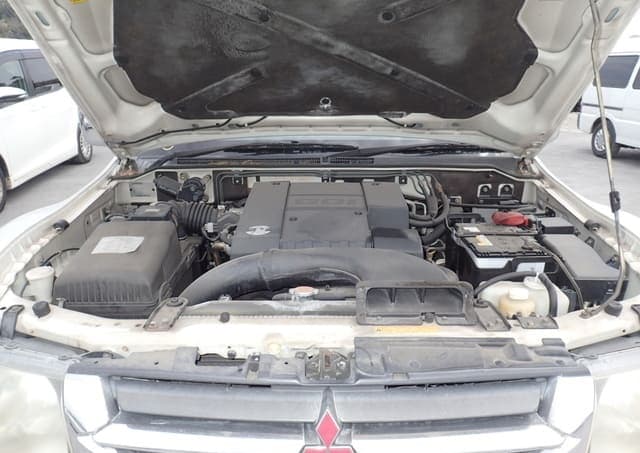 2001 Mitsubishi Pajero JDM car for sale — photo 5 of 6