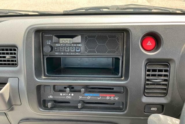 2010 Daihatsu Hijet JDM car for sale — photo 15 of 24