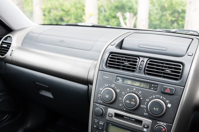 1999 Toyota Altezza JDM car for sale — photo 11 of 14