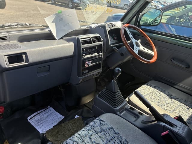 1998 Mitsubishi Minicab JDM car for sale — photo 3 of 7