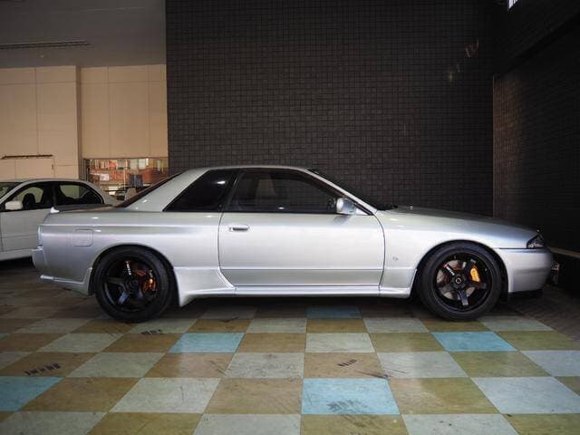 1992 Nissan Skyline JDM car for sale — photo 4 of 20
