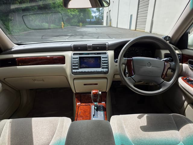 2001 Toyota Crown JDM car for sale — photo 11 of 13