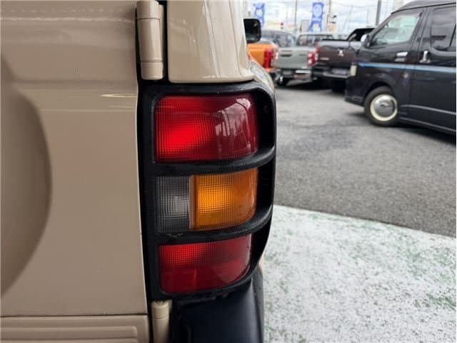 1998 Mitsubishi Pajero JDM car for sale — photo 13 of 25