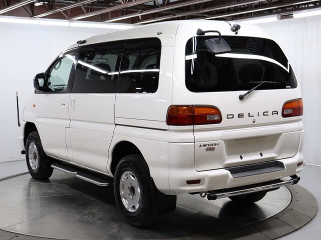 1998 Mitsubishi Delica JDM car for sale — photo 4 of 25