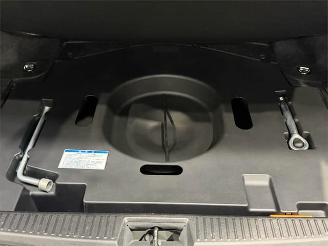 2010 Toyota Crown JDM car for sale — photo 11 of 21