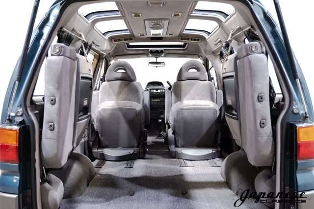 1994 Mitsubishi Delica JDM car for sale — photo 21 of 25