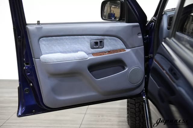 1996 Toyota Hilux Surf JDM car for sale — photo 17 of 25