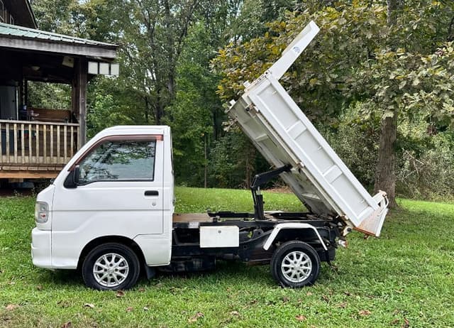 2001 Daihatsu Hijet JDM car for sale — photo 19 of 21