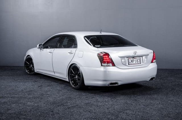 2009 Toyota Majesta JDM car for sale — photo 5 of 20